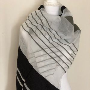 Brand New Banana Republic Navy & White Scarf